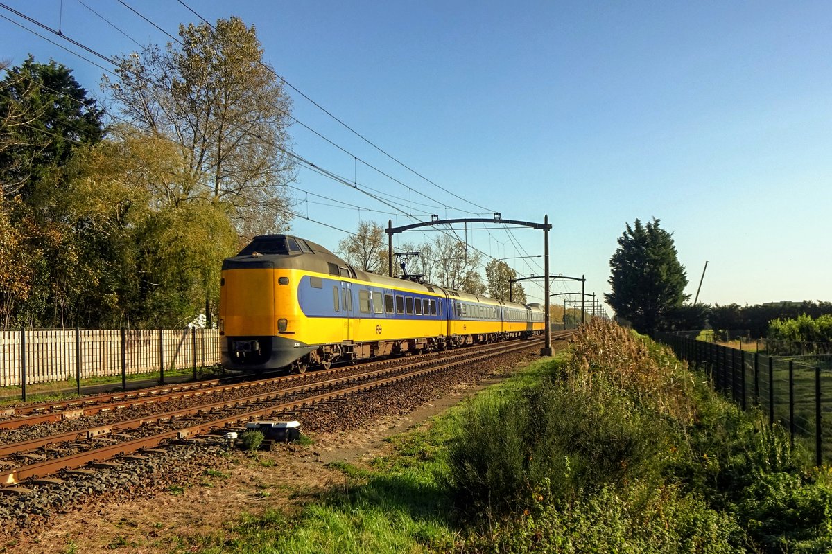 NS 4203 durcheilt Hulten am schönen 4.November 2020.