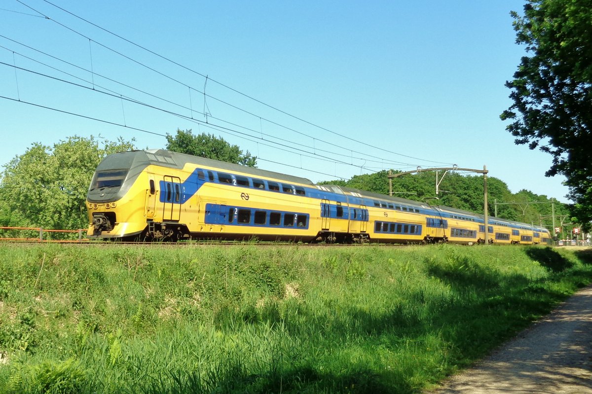 NS 8736 durchfahrt Tilburg am 26 Mai 2017.