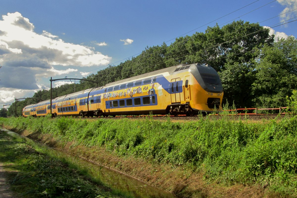 NS 9518 advisiert uns mehr Bücher zu lesen und passiert am 14 Juli 2016 Tilburg Oude Warande.