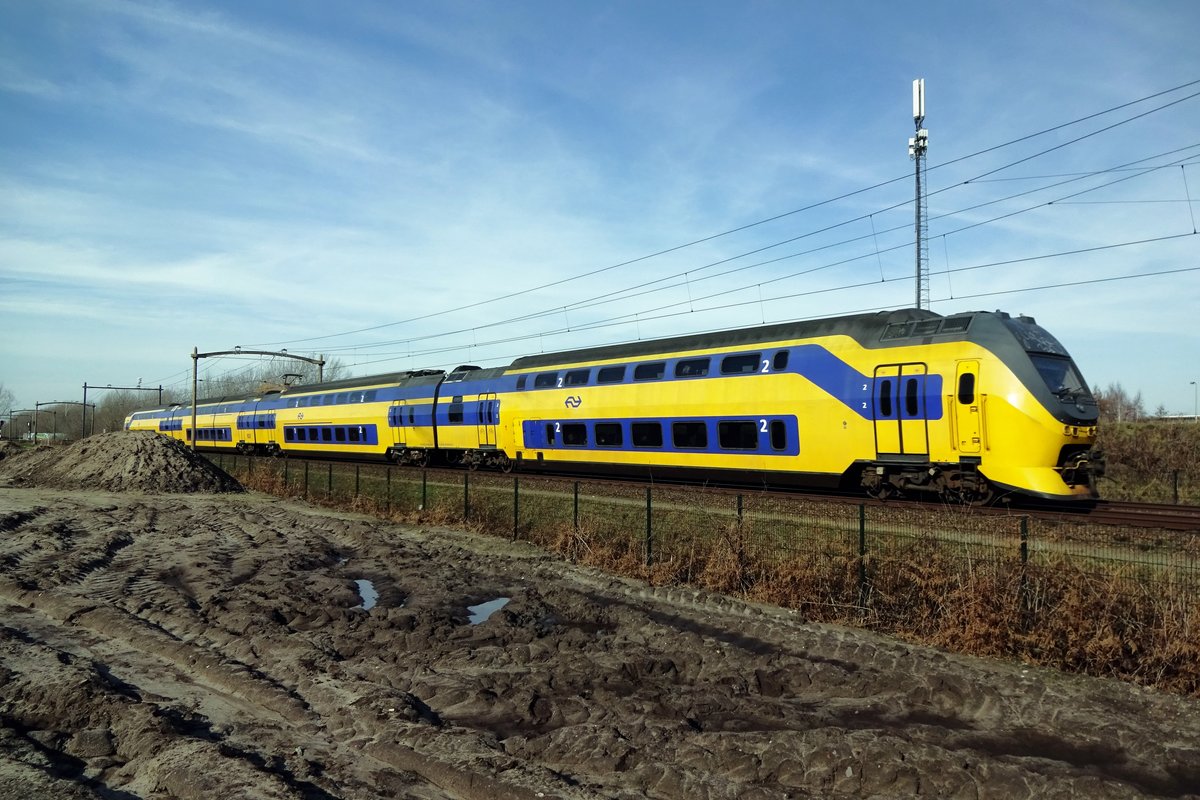 NS 9520 durcheilt Tilburg-Reeshof am 21 Februar 2021.