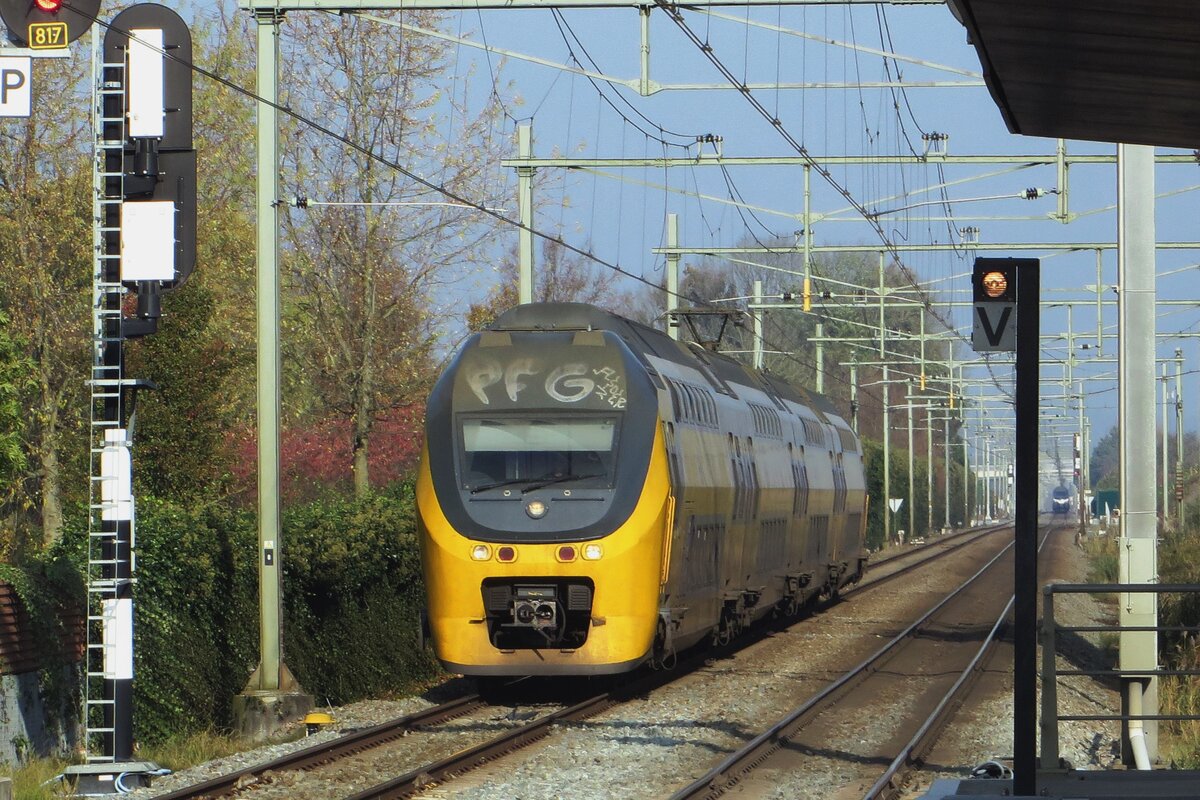 NS 9571 durcheilt Elst am 12 November 2021.