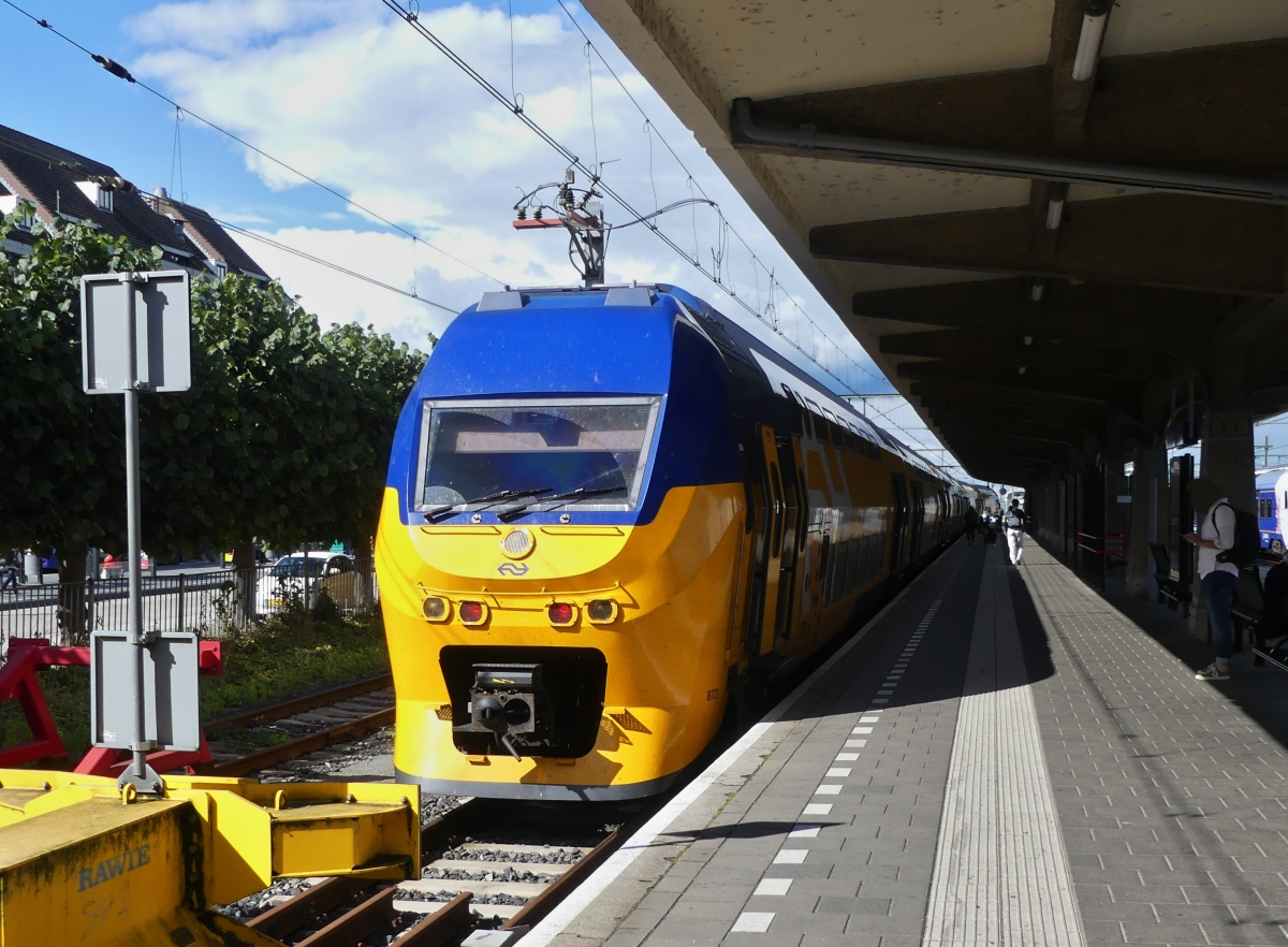 NS VRIM 8721, wird in Kürze die Strecke Maastricht Den Helder in Angriff nehmen, die Fahrtzeit bis zum Endbahnhof wird ca 3:43 St, mit 17 Haltestellen auf dieser Strecke dauern. 12.09.2024