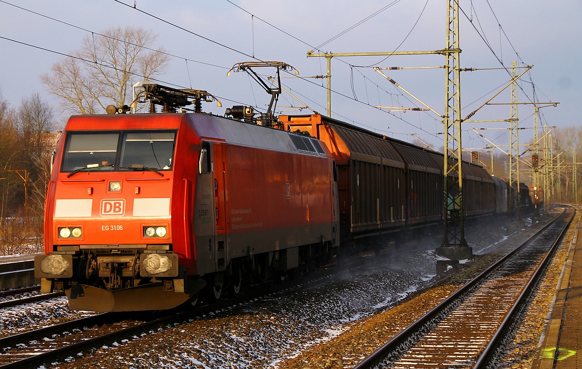 Nun sind sie leider alle rot! Die EG 3106 rumpelt hier mit ihrem Gz durch Schleswig, inzwischen sind alle Loks dieser BR umlackiert worden so das keine mehr im schicken dunkelblau/gelb der DSB Gods unterwegs ist. Schleswig 24.01.2014