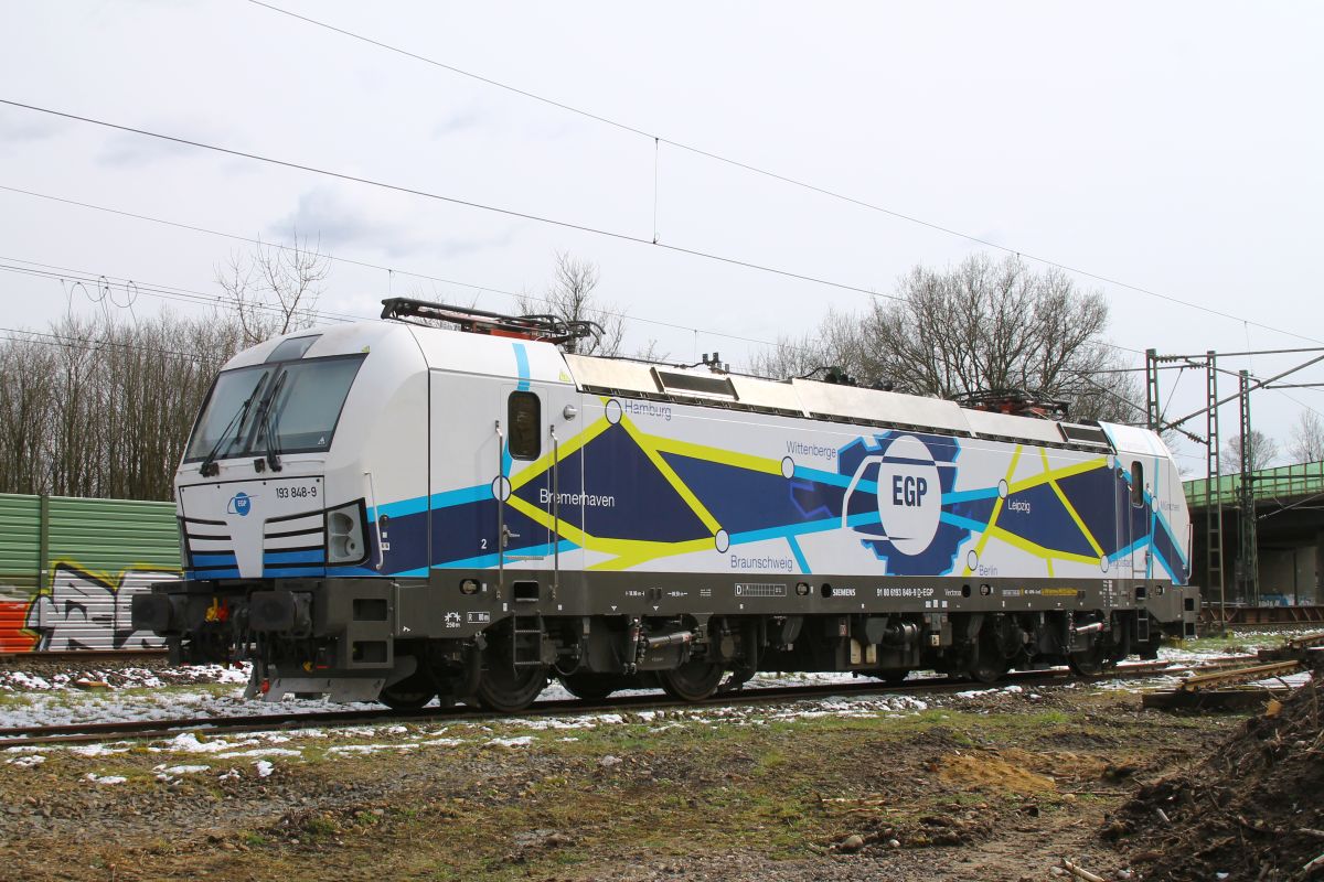 Nur die Schattenseite der EGP 193 848 konnte ohnes störendes Beiwerk fotografiert werden, Flensburg-Weiche 01.04.2022