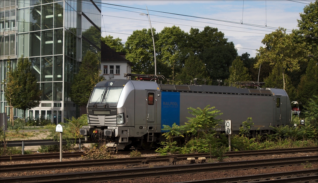 Ob wir den Vectron vom Stefan auch nochmal zu sehen bekommen? ;-) 193 803 abgestellt am 20.08.14 in Mannheim Hbf