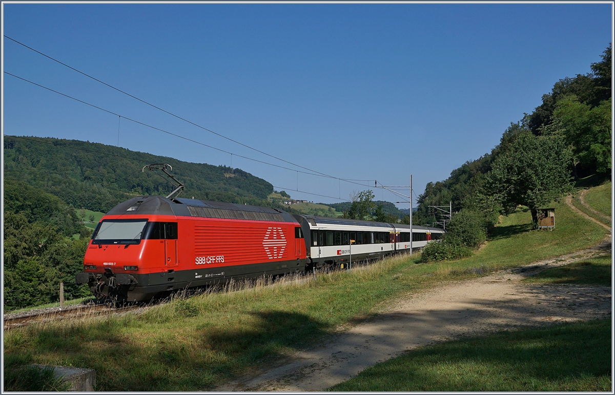 Obwohl im Jura gelegen nennt sich dies Stelle  Gotthard  und zeigt eine SBB Re 460 mit eine IR auf dem Weg nach Basel SBB.  Alte Hauensteinlinie , bei Summerau.  

18. Juli 2019