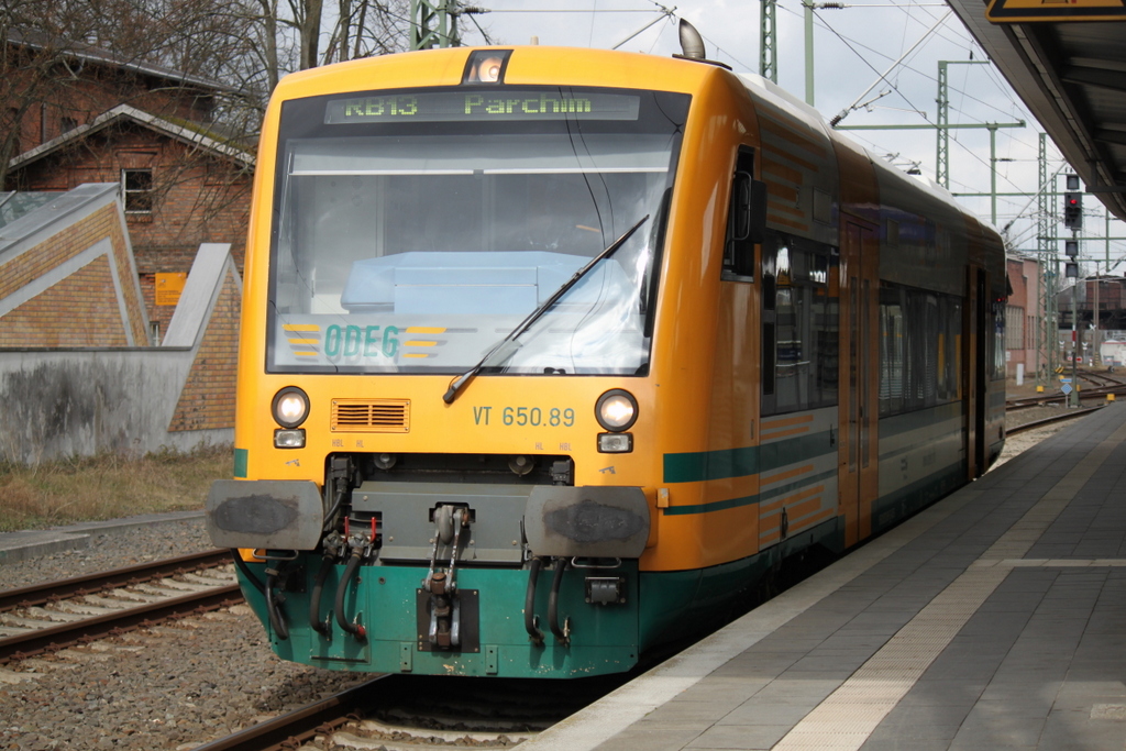 ODEG VT 650.89 hatte am 28.03.2015 als OE 79595 von Rehna nach Parchim von 11:39-11:56 Uhr im Schweriner Hbf Pause auf Grund von ESTW umstellung wurde zwischen Sukow(b Schwerin)und Parchim SEV gefahren.