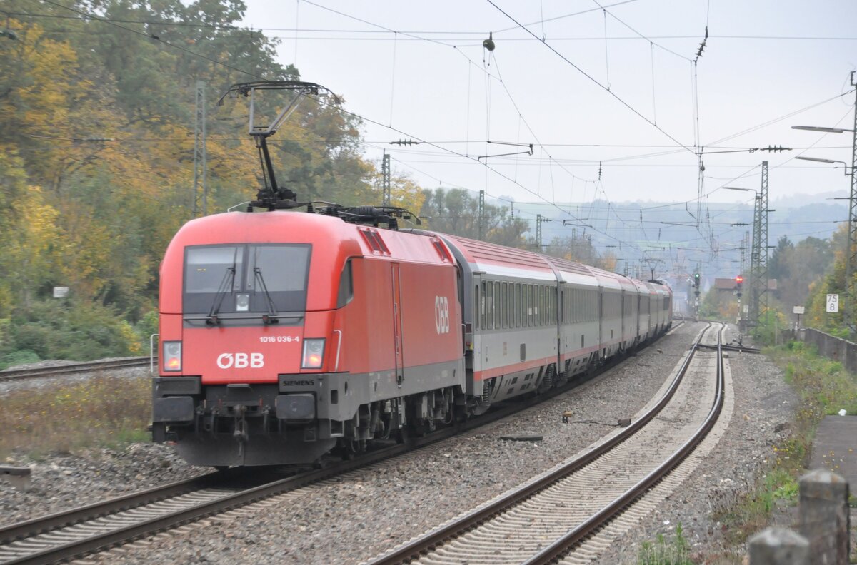 ÖBB 1016 036-4 mit EC Mozart im Sandwich mit 1016 003-4 in Westerstetten am 07.10.2010.