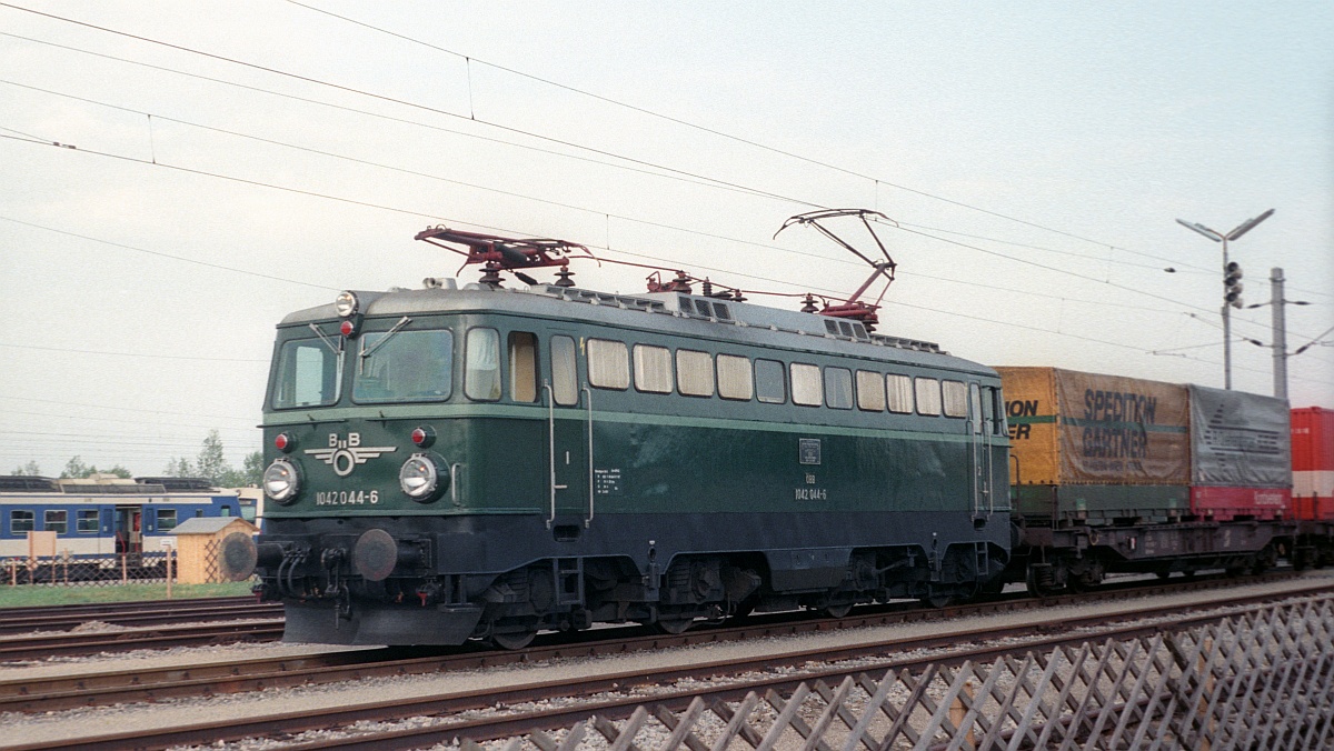 ÖBB 1042.44 Straßhof 12.09.1987