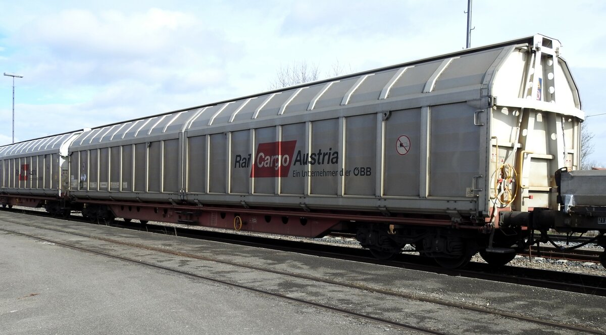 �BB G�terwagen Schiebewandwagen Habbillns der Rail Cargo Austria in V�hringen am 03.03.2016.