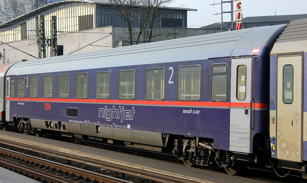 ÖBB Nightjet  Seat Car  61 81 28-91 104-6 Bbmvz, HH-Dammtor 01.04.2017