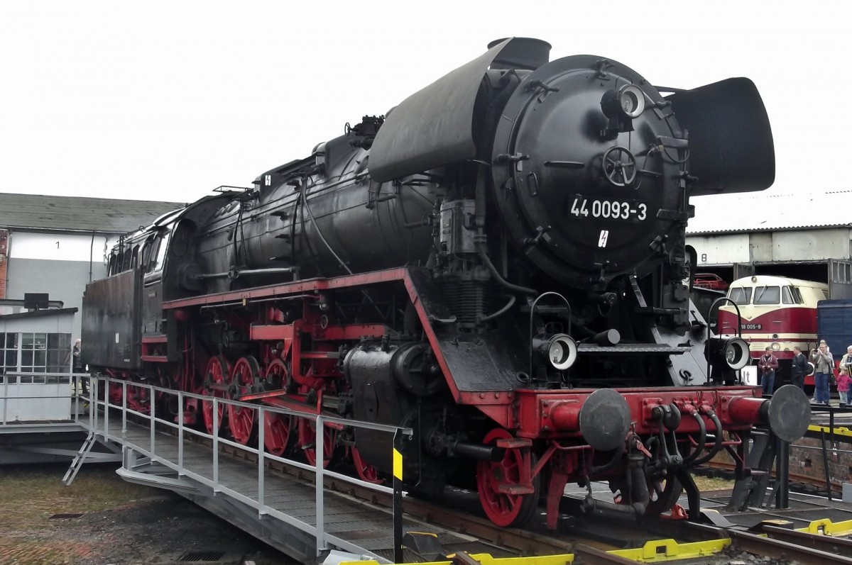 ljumbo 44 0093 steht auf die Drehscheibe ins Bw Arnstadt am 19 September 2015.