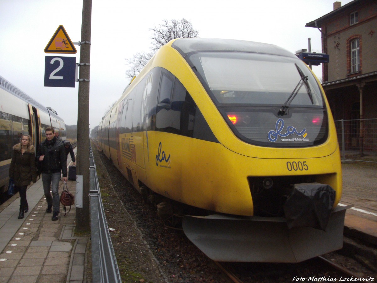 OLA VT 0005 mit Ziel Ueckerm�nde Stadthafen im Bahnhof Reuterstadt Stavenhagen am 14.12.13