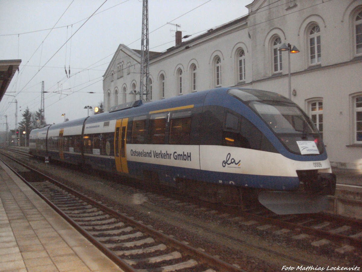 OLA VT 0009 mit Ziel Ueckerm�nde Stadthafen im Bahnhof G�strow am 14.12.13 