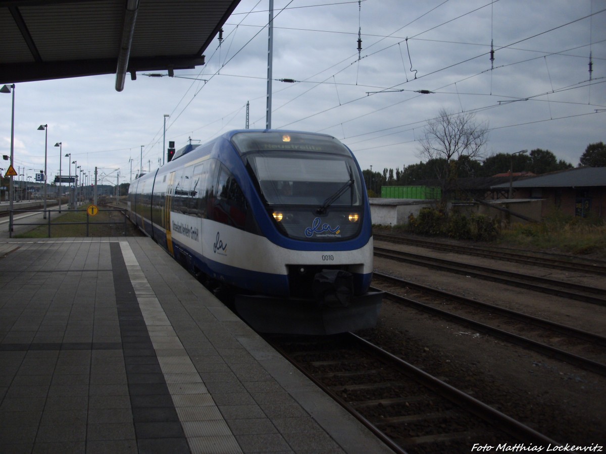 OLA VT 0010 aus Stralsund Hbf bei der Einfahrt in den Bahnhof Neustrelitz Hbf am 7.10.13