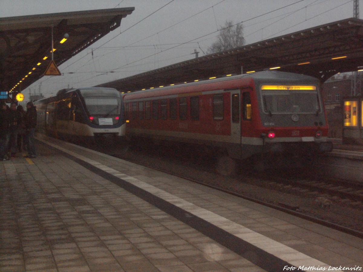 OLA VT 0010 mit ziel Btzow & BR 628 als S2 mit ziel Schwaanim Bahnhof Gstrow am 14.12.13