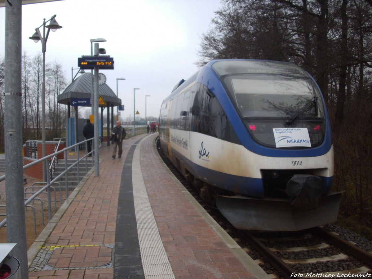 OLA VT 0010 mit ziel Btzow im Bahnhof PUeckermnde Stadthafen am 14.12.13