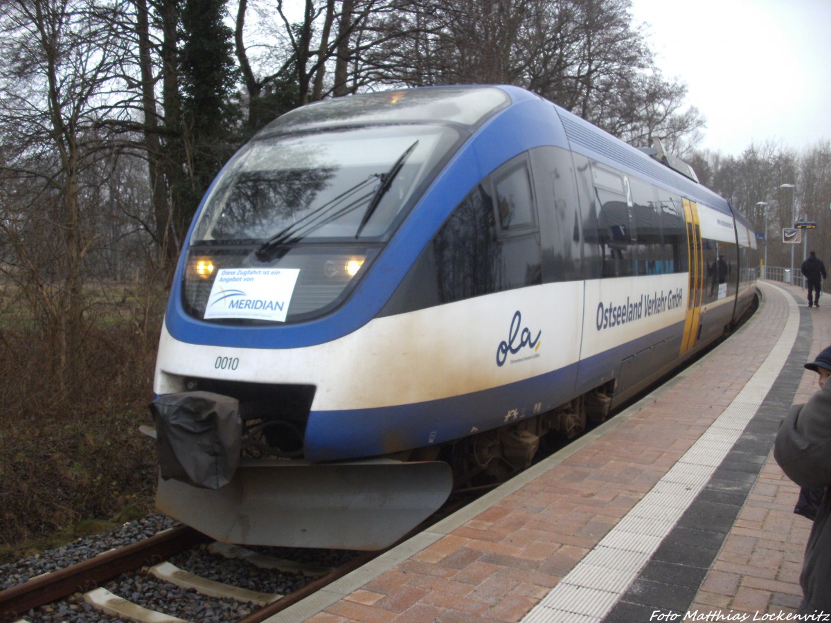 OLA VT 0010 mit ziel Btzow im Bahnhof PUeckermnde Stadthafen am 14.12.13