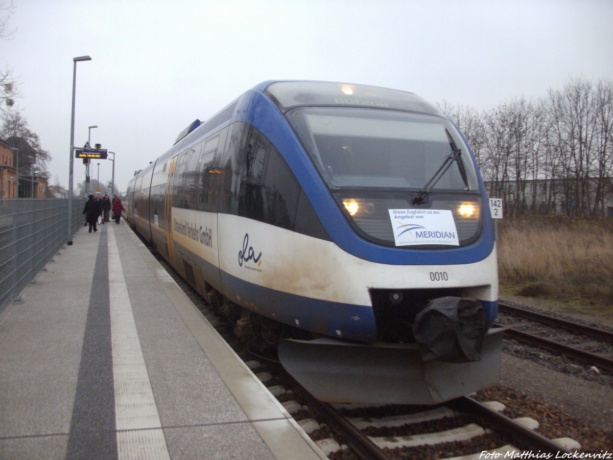 OLA VT 0010 mit Ziel B�tzow im Bahnhof Teterow am 14.12.13
