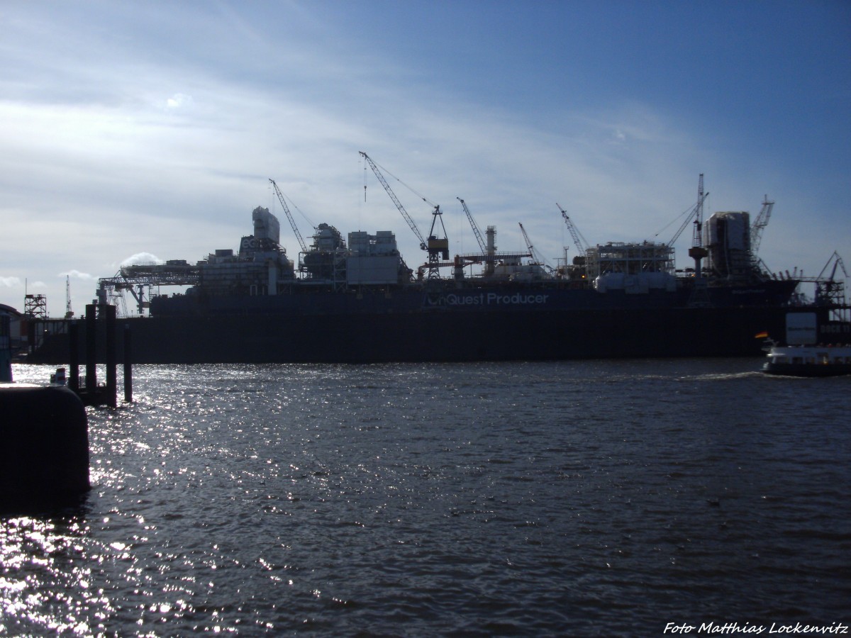 OnQuest Producer im Trockendock / Dieses Schiff wird noch Fertiggebaut im Hamburger Hafen am 1.9.13