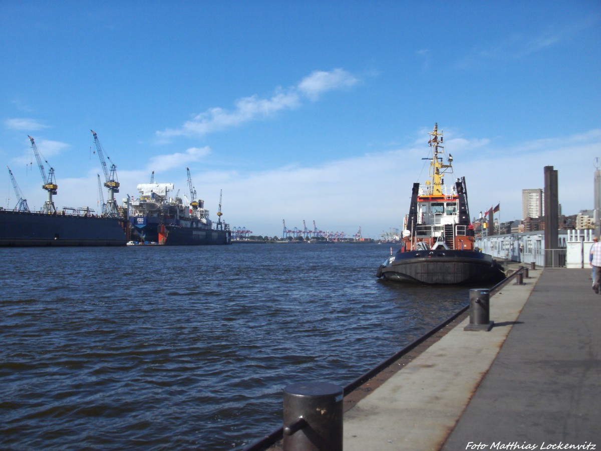 OnQuest Producer im Trockendock / Dieses Schiff wird noch Fertiggebaut & Ein Schlepper im Hamburger Hafen am 1.9.13