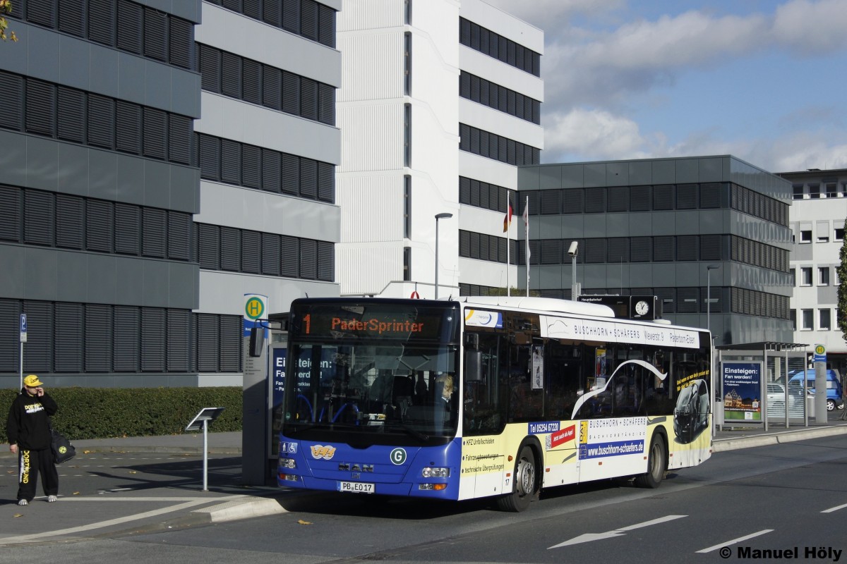 Pader Sprinter Wagen 17 ist als Linie 1 am HBF Paderborn angekommen.Nachdem alle Fahrgäste ausgestiegen sind geht es weiter zum Pausenplatz.
