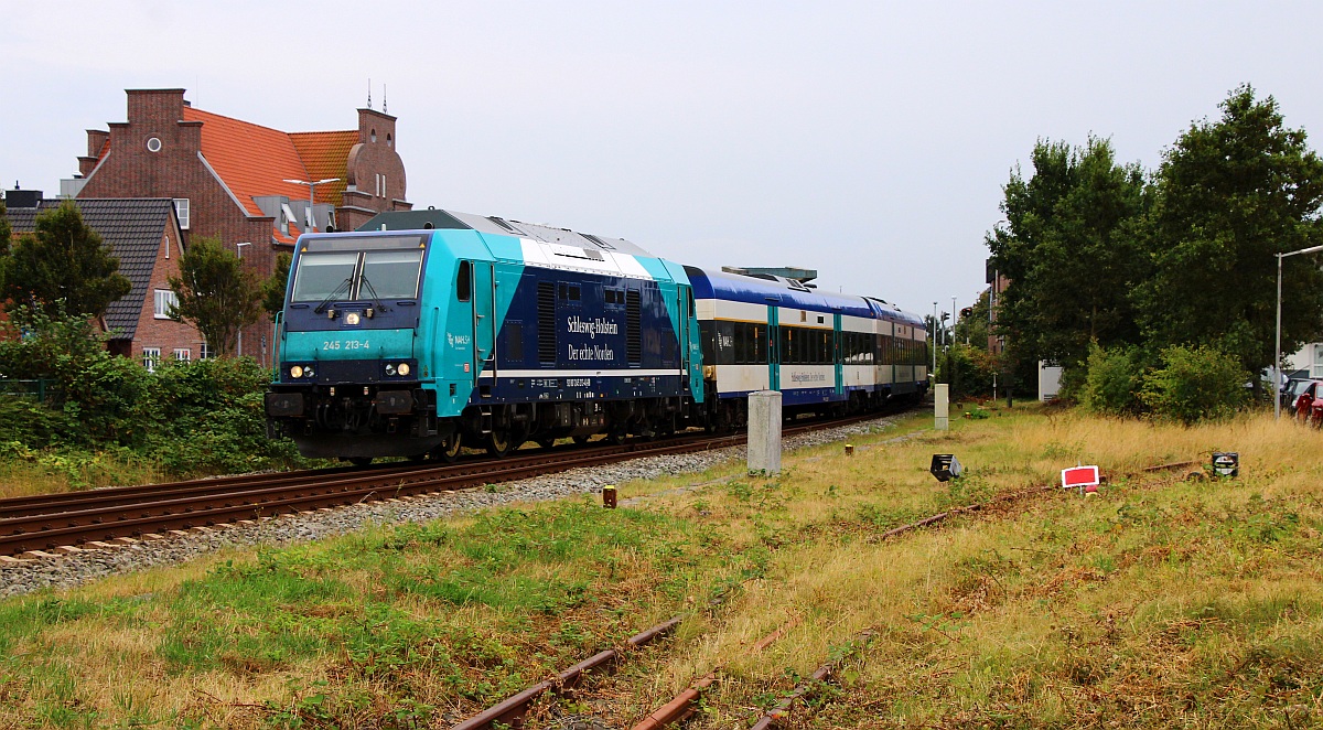 Paribus/NAH.SH/DB 245 213-4 mit RE6 nach Westerland. Ausfahrt Husum-Nord 08.09.2022