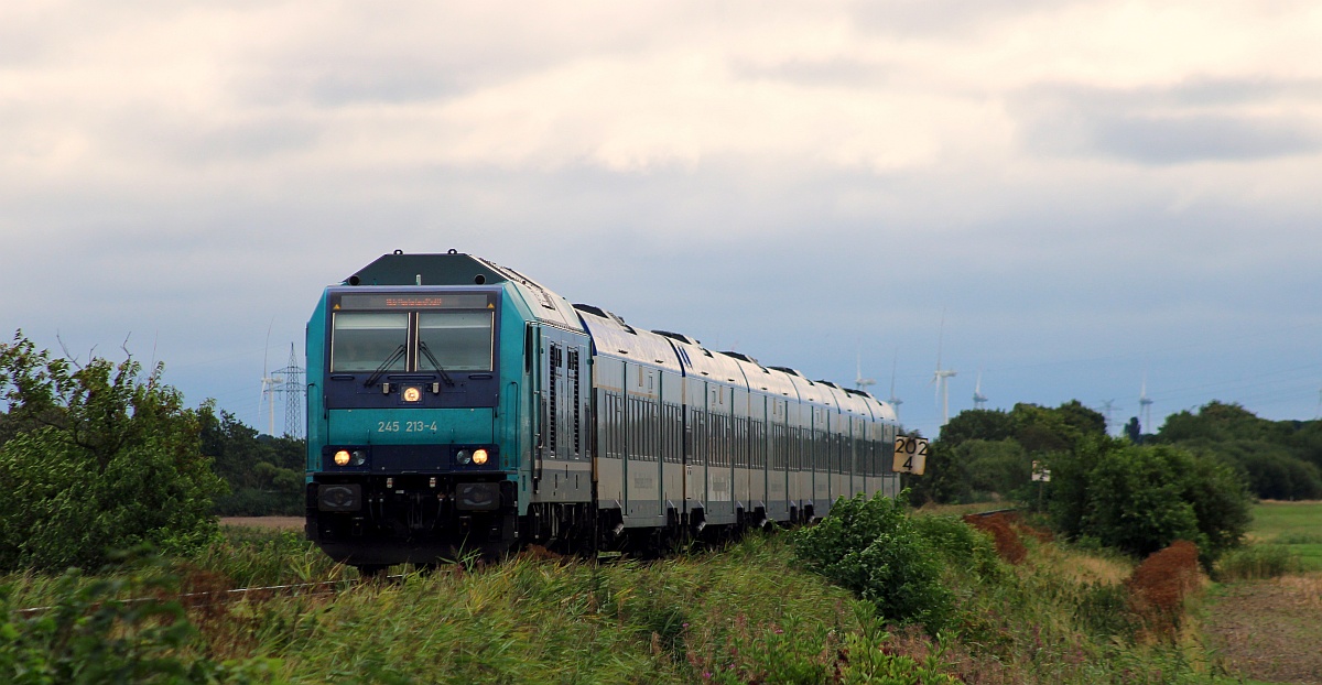 Paribus/NAH.SH/DB 245 213-4 mit RE8 nach Westerland. Bü Triangel 28.08.2021