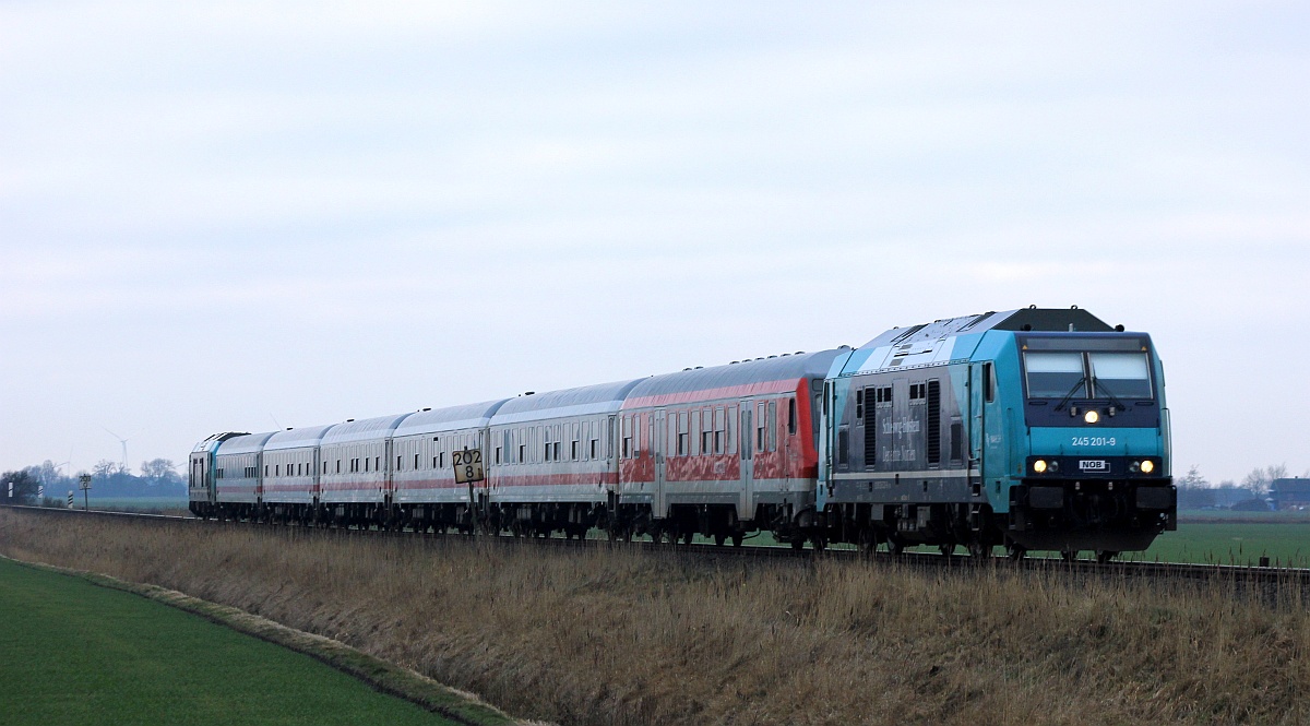 Paribus/NAH.SH/NOB 245 201-8 und 245 204-3 mit MArschbahn Ersatzpark. Niebüll 08.01.2017