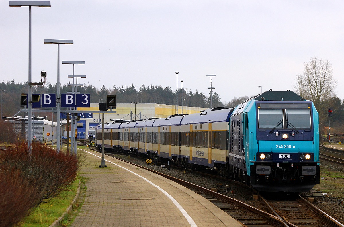 Paribus/NAH.SH/NOB 245 208-4 festgehalten während einer Rangierfahrt um die nächste NOB nach Westerlend bereit zu stellen. Husum 06.12.2015