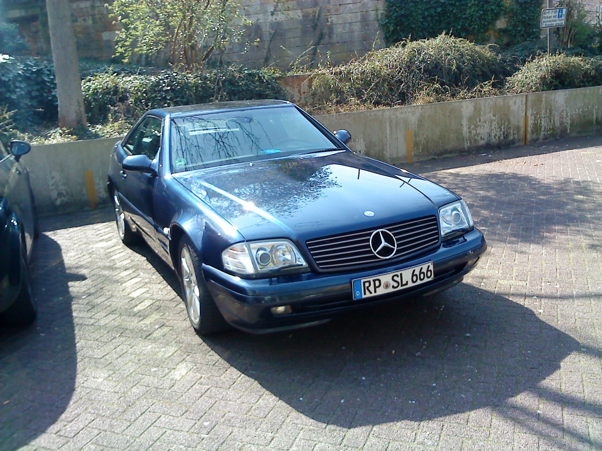 PKW Mercedes-Benz 450SLC gesehen in der Innenstadt von Bad Drkheim am 14.04.2014