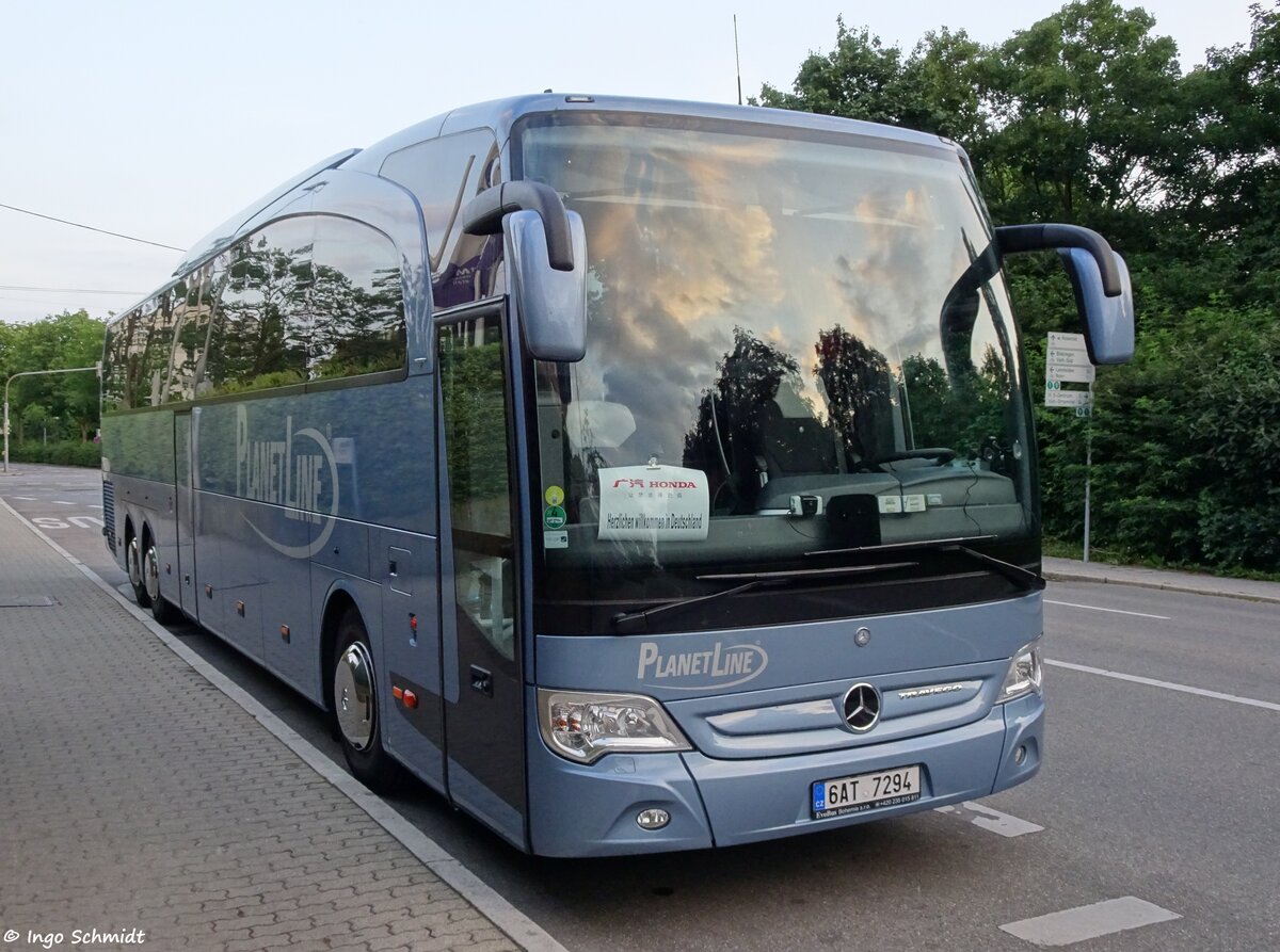 Planet Line aus Prag | 6AT 7294 | Mercedes-Benz Travego II RHD L | 08.07.2018 in Stuttgart