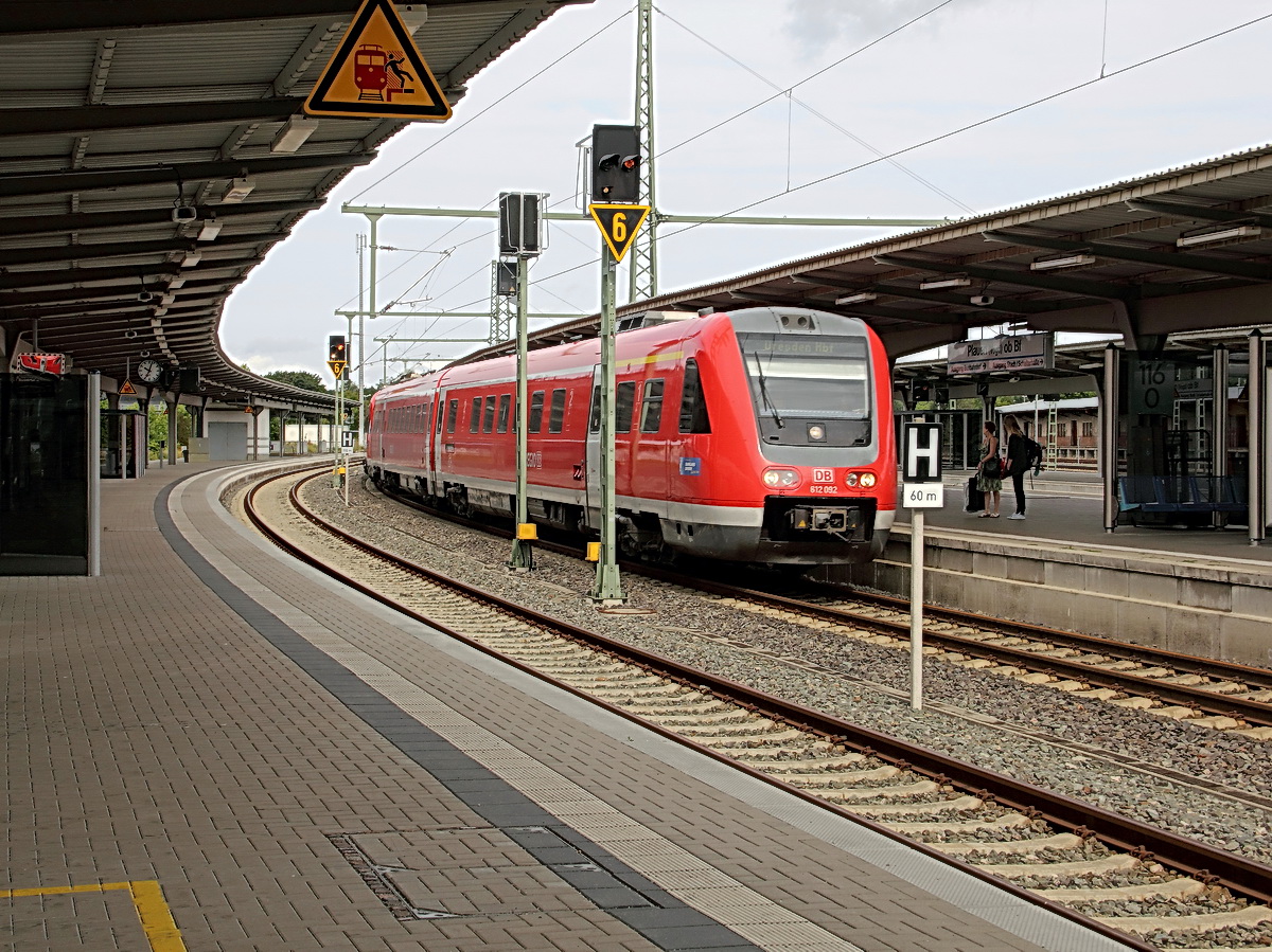 Plauen (Vogtl) ob Bf, Einfahrt der Triebzüge 612 092 mit 612 615 als RE 3445 nach Dresden am 11. August 2014.