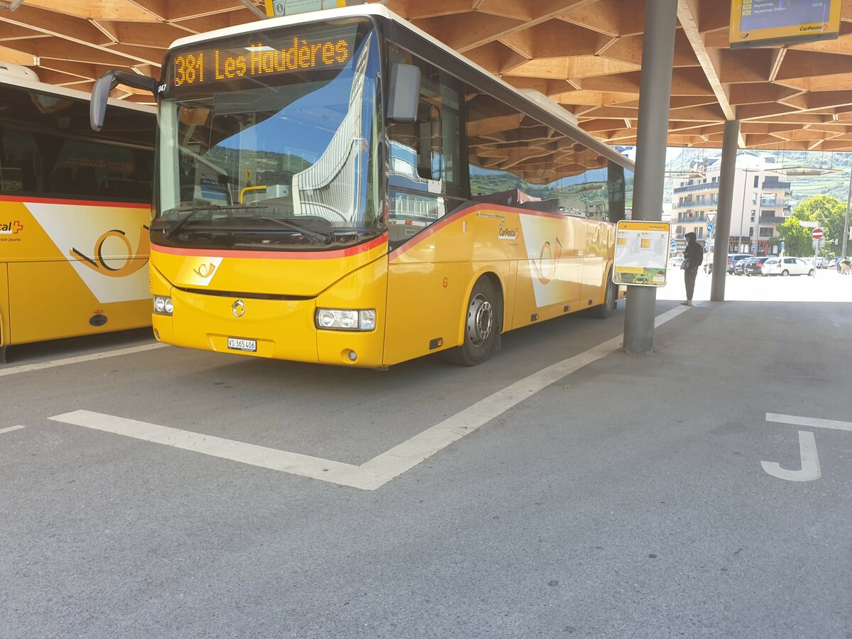 Postauto Wallis - Nr. 16/VS 365'406 - PID 5047 - Irisbus le 2 juillet 2022  Sion, gare