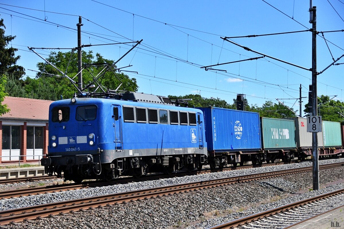 press 140 041-5 fuhr mit einen containerzug durch glwen,14.07.22