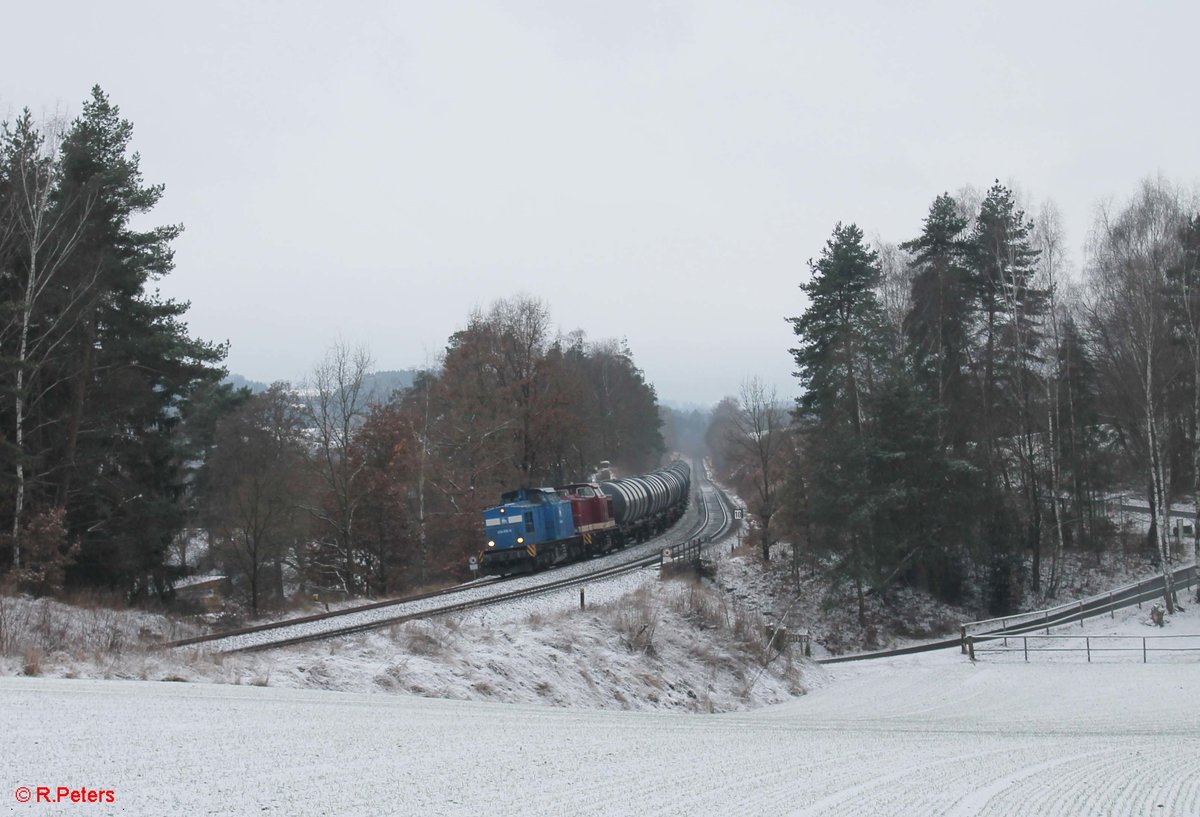 PRESS 204 010 und MTEG 204 347 ziehen zwischen Reuth bei Erbendorf und Windischeschenbach den Hauer-Kesselzug nach Weiden. 03.01.17