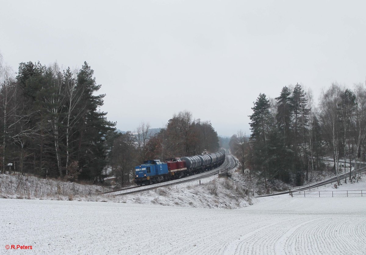 PRESS 204 010 und MTEG 204 347 ziehen zwischen Reuth bei Erbendorf und Windischeschenbach den Hauer-Kesselzug nach Weiden. 03.01.17