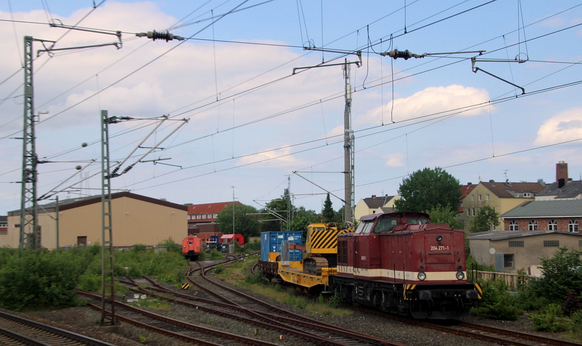 PRESS 204 271-1 (ex 110 271-4, ex 112 271-2, ex 202 271-3, LEW 12553 jetzt 1203 226-6) mit Ramme abgestellt in Neumünster Gbf. 28.05.2023 M.S/D.P