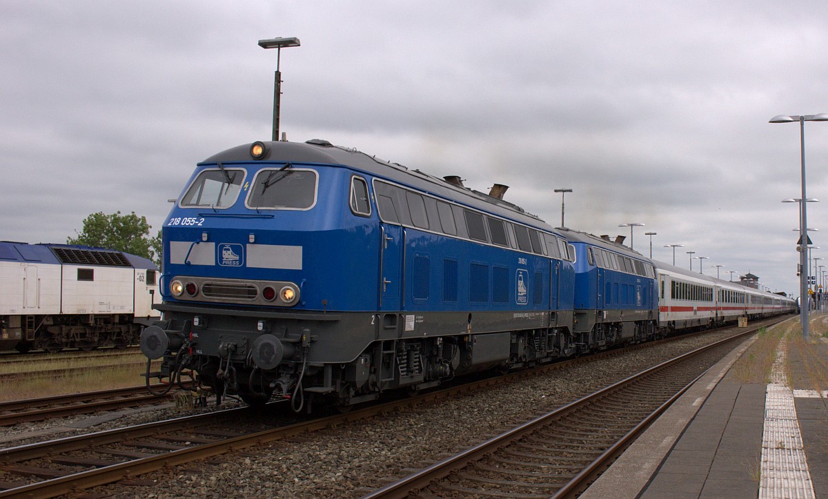 PRESS 218 055 und 054 mit IC 2311 Ausfaahrt Niebüll bhf. 14.06.2020