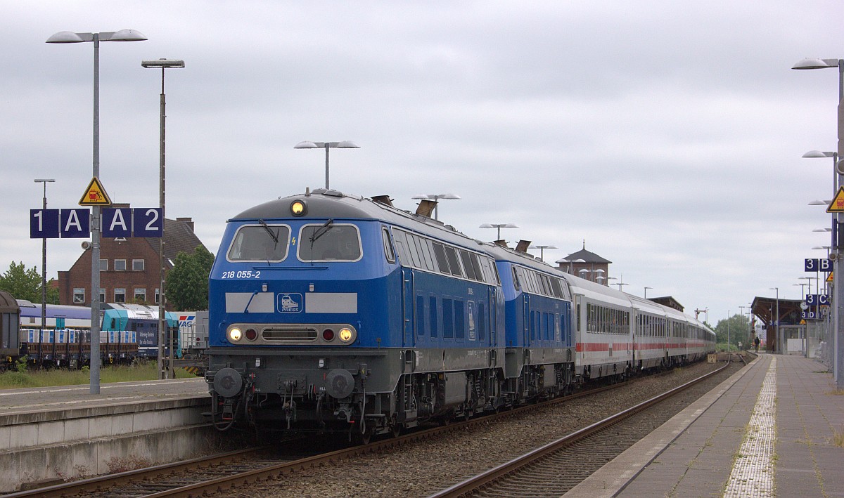 PRESS 218 055-2/458-8, REV/LS X/10.10.19 und PRESS 218 054-3/448-9, REV/BCS X/03.03.20 mit dem IC 2311 nach Stuttgart im Bhf Niebüll. 14.06.2020