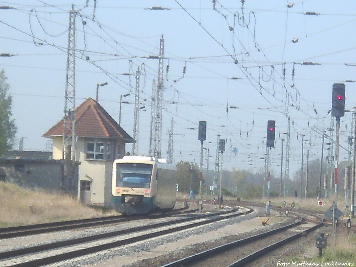 PRESS 650 032-4 bei der Ausfahrt aus Bergen auf Rgen in Richtung Lauterbach Mole ber Putbus am 30.4.14