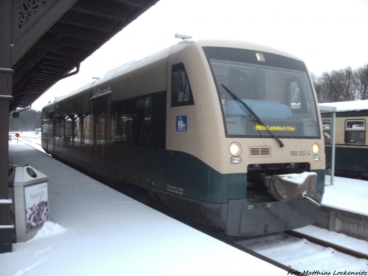 PRESS 650 032-4 mit ziel Lauterbach Mole im Bahnhof Putbus am 21.1.14