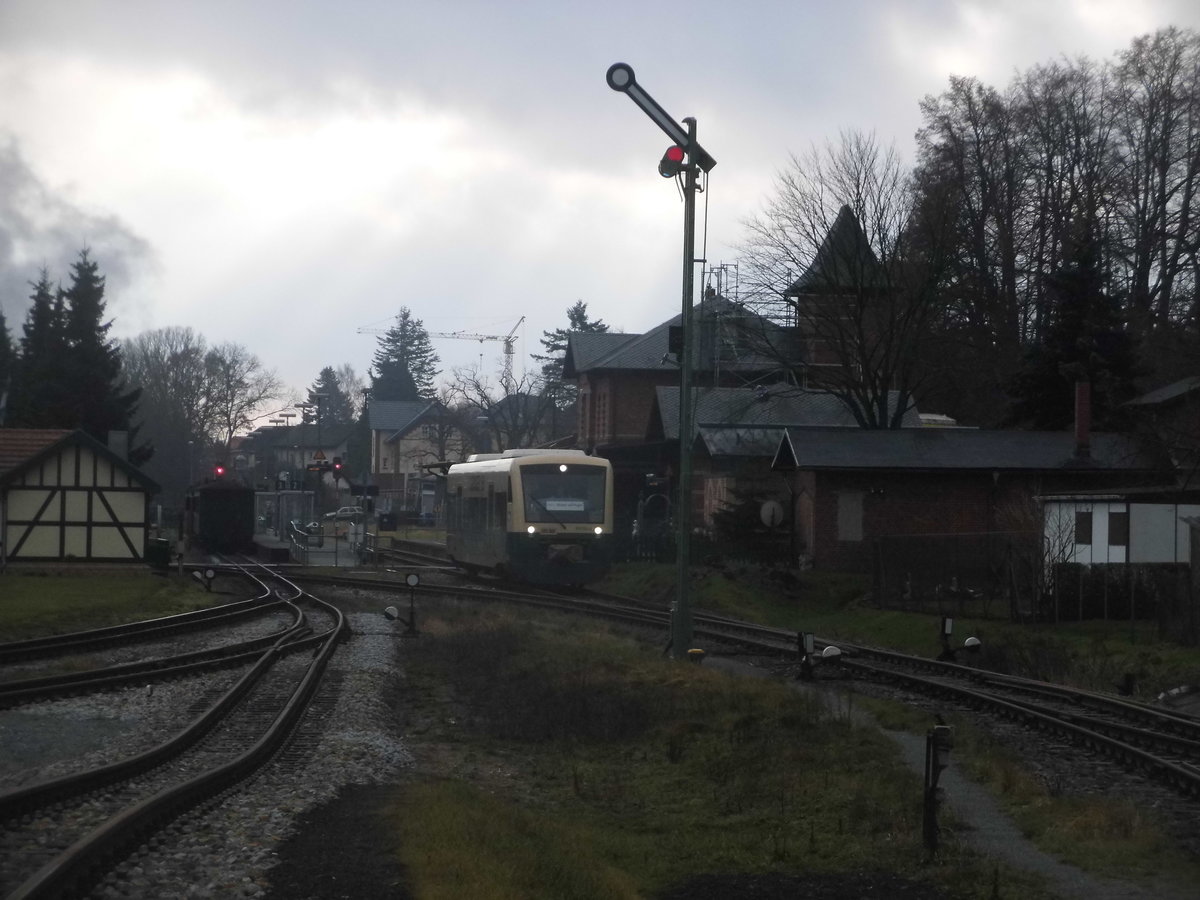 PRESS 650 032 verlsst Putbus in Richtung Bergen auf Rgen am 6.1.18