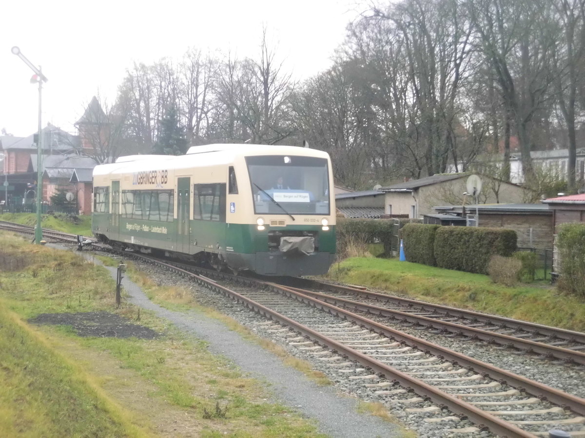 PRESS 650 032 verlsst Putbus in Richtung Bergen auf Rgen am 6.1.18