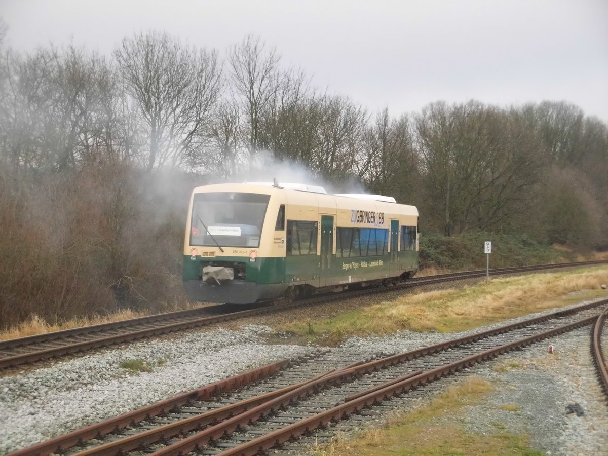 PRESS 650 032 verlsst Putbus in Richtung Bergen auf Rgen am 6.1.18