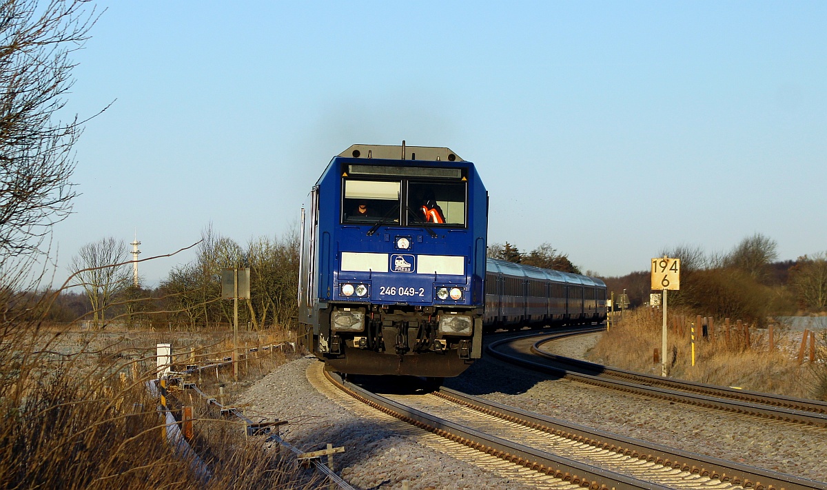 PRESS/DB 246 049/246 011 mit dem IC 2311 unterwegs Richtung Süden. Risum-Lindholm 26.12.2021