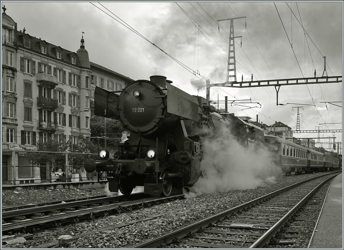 Pünktlich verlässt die VVT 52 221 mit ihrem Extrazug 30 502 zum Dampfbahn Festival der BC den Bahnhof Neuchâtel.
14. Mai 2016
