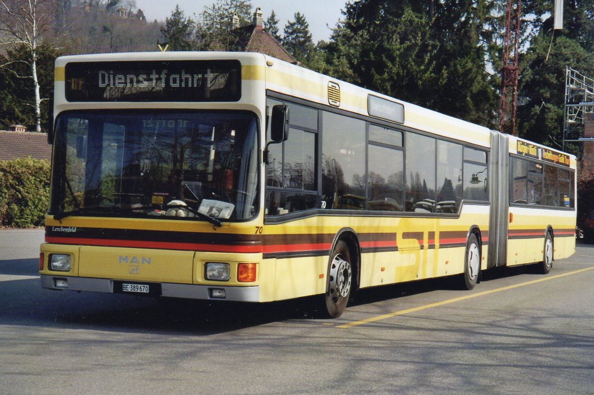 (R 4202) - Aus dem Archiv: STI Thun - Nr. 70/BE 389'670 - MAN am 21. Mrz 2005 bei der Schifflndte Thun