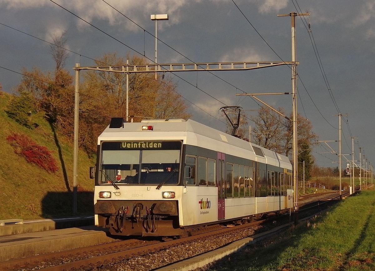 RABe 526 680-4 als R 25863 von Konstanz nach Weinfelden am 06.12.2013 bei der Einfahrt in die Station Kehlhof.