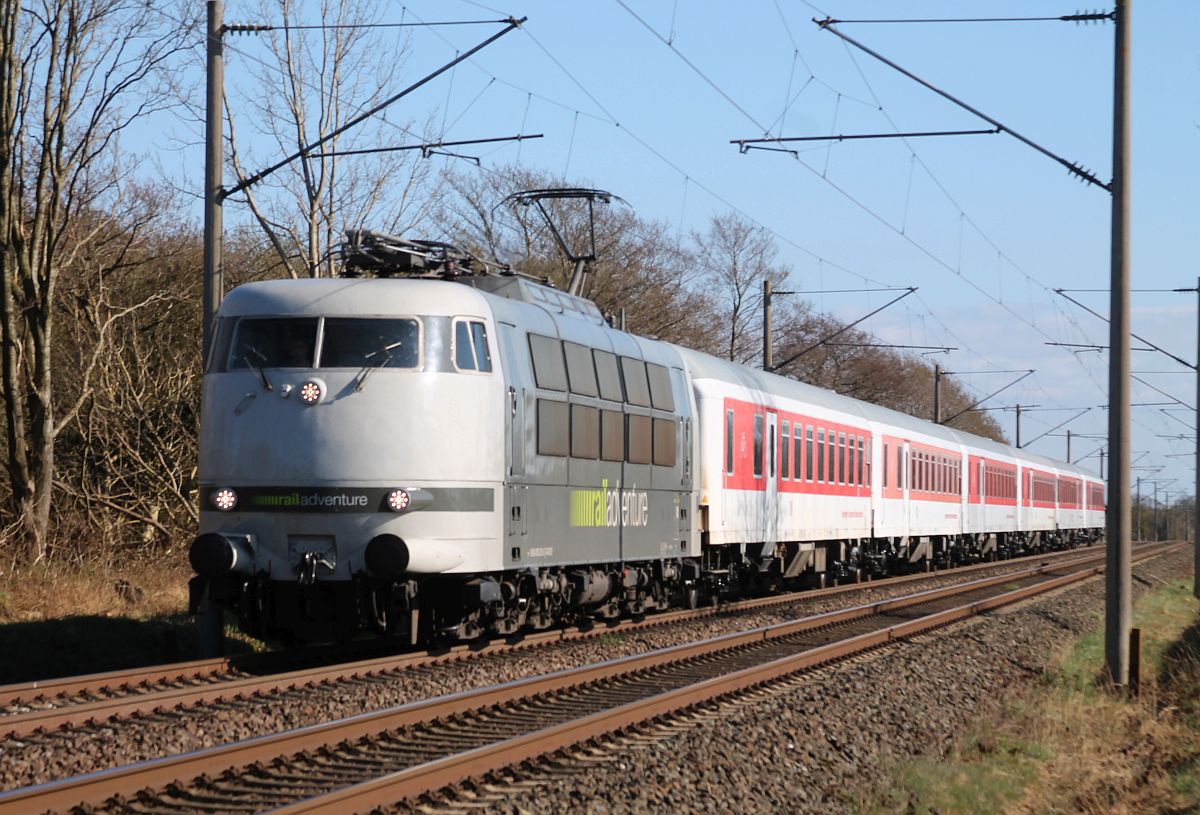 RADVE 103 222 mit 6 ex CNL Halbgepäckliegewagen BDcm 874.1 Harrislee Grenze 24.04.2021